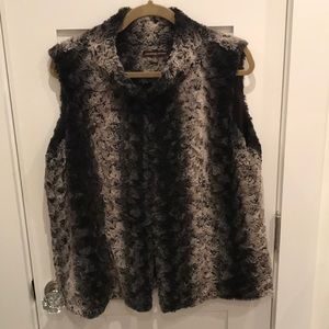 Adrienne Vittadini Faux Fur Vest size XL